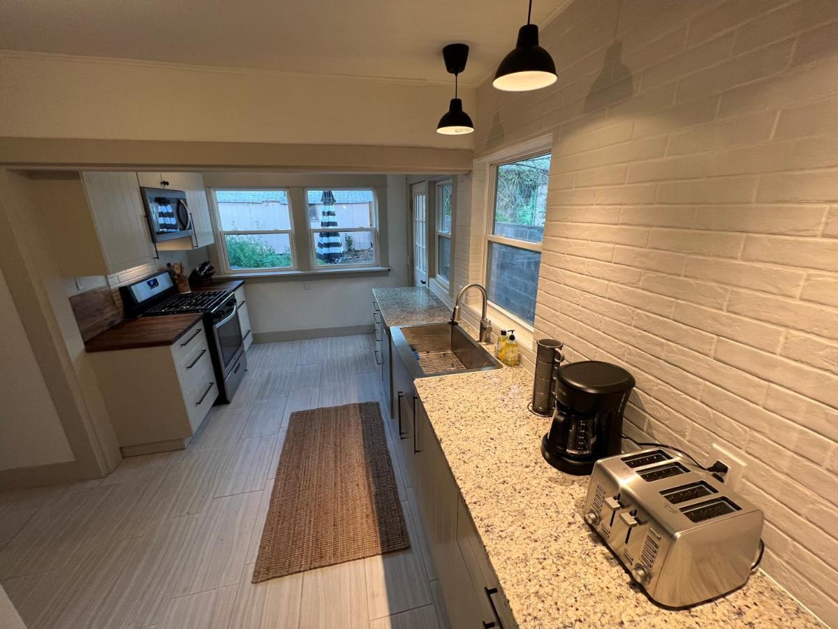 Downtown Williams, Walk Everywhere, Remodeled Exterior photo