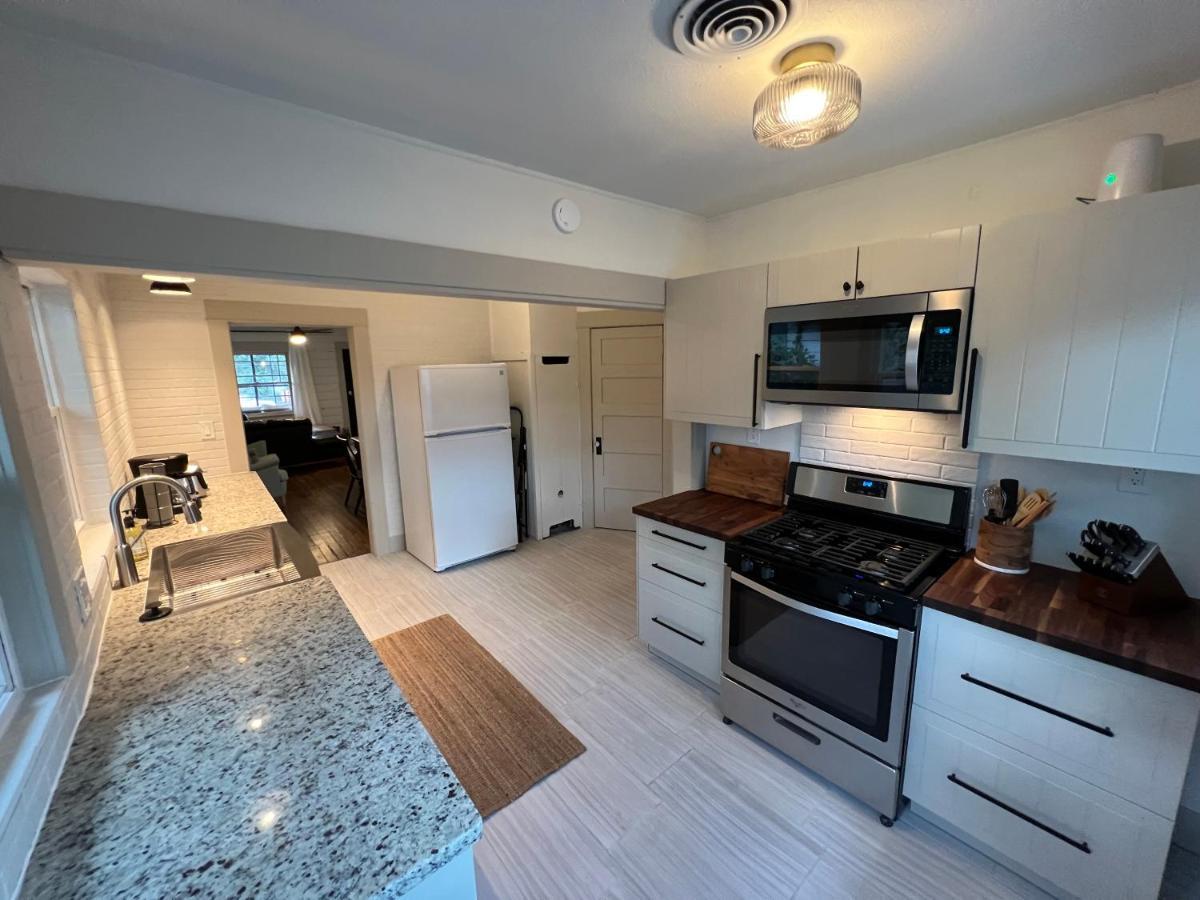 Downtown Williams, Walk Everywhere, Remodeled Exterior photo